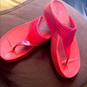 Fitflop Women’s Red patent flip flops Size 8